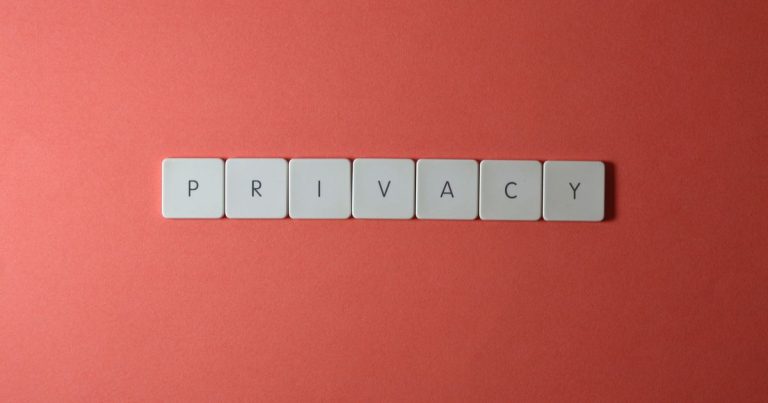 Letras formando a palavra privacidade